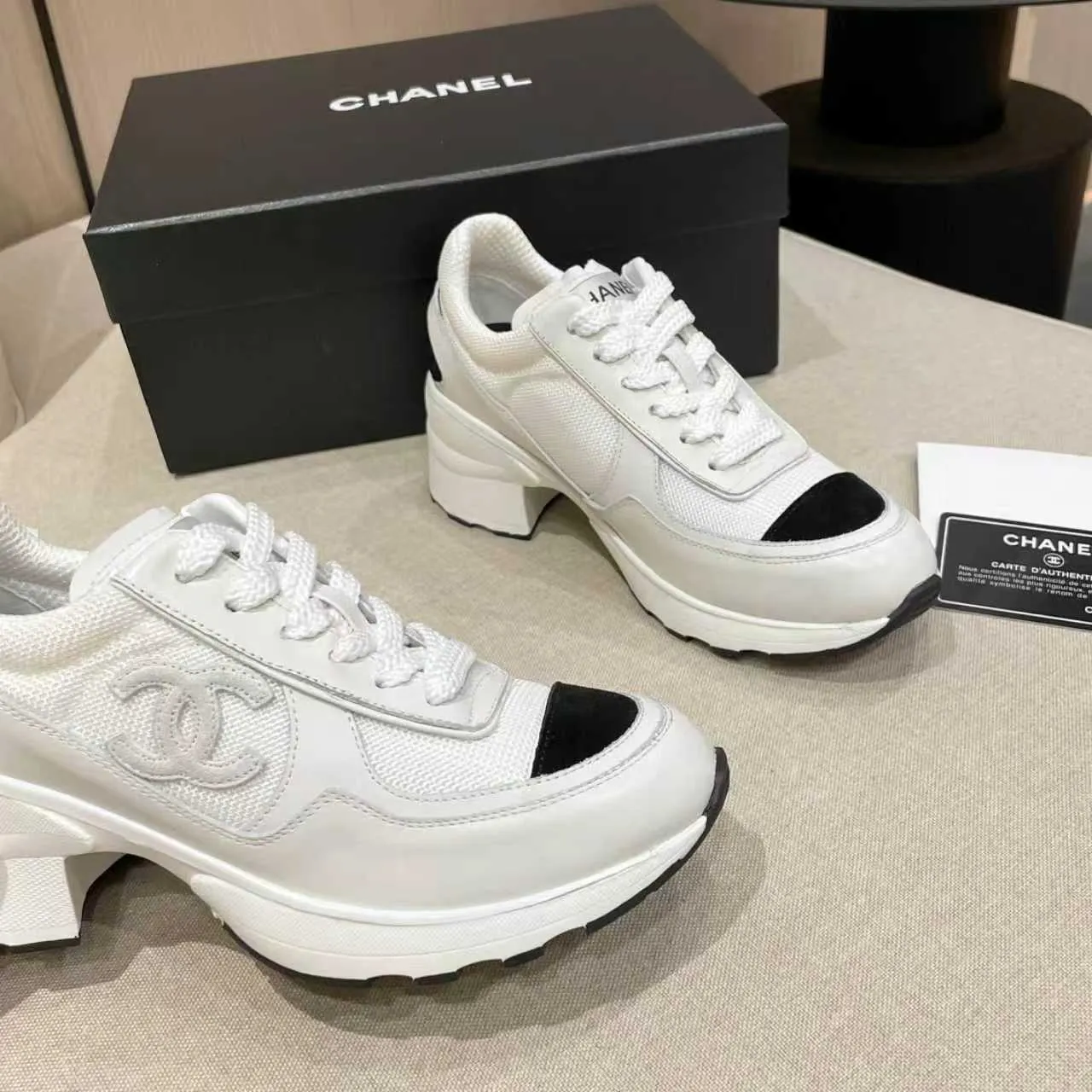 👟👟Ex-factory price 580👟👟Chanel Panda Shoes! 2025 counter's top casual sports shoes. This classic design; the upper is electro-embroidered with a variety of techniques; the outsole is fashionable and sporty; the unusual inclusion of a variety of color matching elements... The diversified mix and match is very good-looking and versatile, and can be used for leisure, fashion, sports, and outdoor... ꫛꫀꪝ Go➫ Materials: ❶Upper made of: original imported first-layer silk cowhide + original waterproof cloth + original first-layer cowhide ❷Inner lining: Original Yangli + Net ❸ Outsole based on: Original TPU combination outsole Special counter boutique packaging complete set for women 35–40